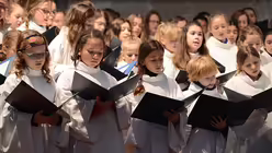 M&auml;dchenchor am K&ouml;lner Dom / &copy; Beatrice Tomasetti (DR)