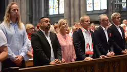 Männer der ersten Reihe: die Repräsentanten des 1. FC Köln. / © Beatrice Tomasetti (DR)