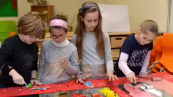 Manche Kinder denken sich ein Idol aus, andere malen sich selbst. / &copy; Beatrice Tomasetti (DR)