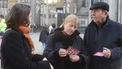 Marisa und Hanno Thiemann sind ein spätes Liebespaar, das seine Verbindung im Dom segnen lassen will. / © Beatrice Tomasetti (DR)