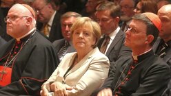 Kardinal Marx, Angela Merkel und Kardinal Woelki (KNA)