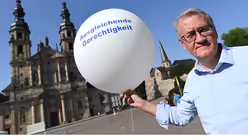 Matthias Katsch, Sprecher des Opfervereins "Eckiger Tisch" / © Arne Dedert (dpa)