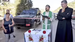 Morgenmesse als Protest (epd)