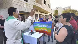 Morgenmesse als Protest (epd)