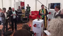 Generalvikar Meiering am Stand des Erzbistums in Leipzig (Erzbistum Köln)