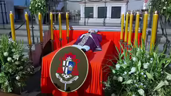 Alt-Erzbischof Joachim Kardinal Meisner, aufgebahrt in St. Gereon / &copy; Johannes Schr&ouml;er (DR)