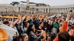 Ministranten aus dem Erzbistum Köln bei der Generalaudienz auf dem Petersplatz / © Luis Rüsing