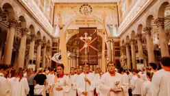 Ministranten aus dem Erzbistum Köln in Sankt Paul vor den Mauern in Rom  / © Luis Rüsing