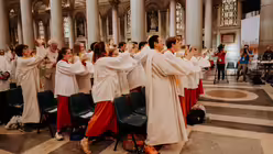 Ministranten aus dem Erzbistum Köln in Sankt Paul vor den Mauern in Rom  / © Luis Rüsing