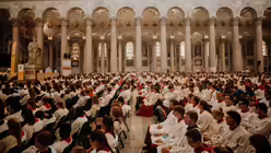 Ministranten aus dem Erzbistum Köln in Sankt Paul vor den Mauern in Rom  / © Luis Rüsing