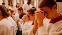 Ministranten aus dem Erzbistum Köln in Sankt Paul vor den Mauern in Rom  / © Luis Rüsing
