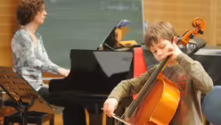 Mit gro&szlig;er Konzentration bei der Sache ist Theodor Zervoulakos. / &copy; Tomasetti (K&ouml;lner Dommusik)