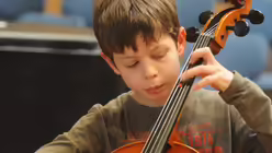 Mit gro&szlig;er Konzentration bei der Sache ist Theodor Zervoulakos. / &copy; Tomasetti (K&ouml;lner Dommusik)