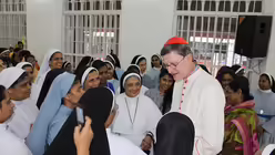 Mit Schwestern in Bharanganam am Grab der Heiligen Alphonsa / © Nadim Ammann (Erzbistum Köln)