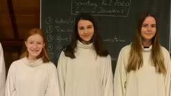 Mitglieder des Mädchenchors vor der Verleihung der Medaillen / © Beatrice Tomasetti  (DR)
