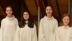 Mitglieder des M&auml;dchenchors vor der Verleihung der Medaillen / &copy; Beatrice Tomasetti  (DR)