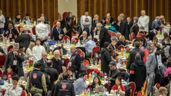 Mittagessen in der vatikanischen Audienzhalle / &copy; Stefano Dal Pozzolo/Romano Siciliani (KNA)