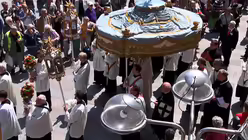 Prozession mit dem Allerheiligsten (DR)