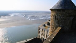 Blick über die Bucht am Mont Saint-Michel / © L. Helbert