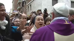 Begeisterung für Franziskus nach dem ersten Angelus (KNA)