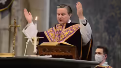Msgr. Markus Hofmann beim Hochgebet. / © Beatrice Tomasetti (DR)
