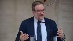 Nach dem Bildungsbegriff fragte Prof. Zaborowski, Rektor der Philosophisch-Theologischen Hochschule Vallendar in seinem Vortrag. / © Beatrice Tomasetti (DR)