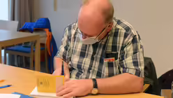 Nach ehrenamtlichen Helfern bei seiner Idee musste Pfarrer Thomas Taxacher nicht lange suchen. / © Beatrice Tomasetti (DR)