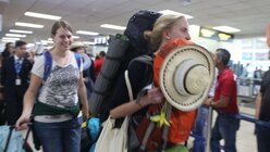 Nach zwölf Stunden mit dem Flugzeug in Panama-Stadt gelandet: Kölner Jugendliche / © Katharina Geiger (DR)