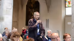 ND-Mitglied Jens Freiwald beteiligt sich mit einem Diskussionsbeitrag. / © Beatrice Tomasetti (DR)