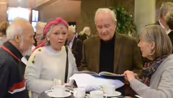 Neben Eucharistiefeier, Akademie, Ausstellungsbesuch in Kolumba und Konzert am Abend besteht immer wieder die Gelegenheit zum Gespräch / © Beatrice Tomasetti (DR)