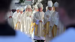 Heiner Koch wurde in Berlin in sein Amt als neuer Erzbischof von Berlin eingef&uuml;hrt. / &copy; Wolfgang Kumm (dpa)