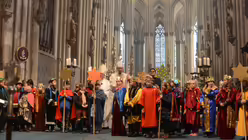 Nicht nur den Sternsingern sondern allen Gottesdienstteilnehmern aus aller Welt dankt Kardinal Woelki f&uuml;r ihr Kommen / &copy; Beatrice Tomasetti (DR)