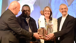 Nominiert für den ersten AGIAMONDO-Engagementpreis waren Manfred Rink, Father Peter Koneth und Maria Oberhofer, die - laut Jury - alle den Preis verdient hätten. / © Beatrice Tomasetti (DR)