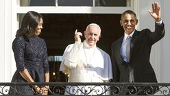 Franziskus mit dem Präsidentenpaar / © Osservatore Romano (KNA)