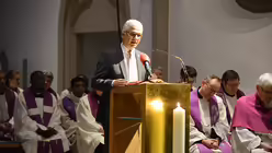 Oberbürgermeister Sridharan würdigte die bisherigen Verdienste von Picken für Bad Godesberg und darüber hinaus. / © Tomasetti (DR)