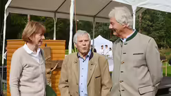Oberb&uuml;rgermeisterin Henriette Reker, Heribert Resch, Initiator der Waldmesse, und Martin Gallh&ouml;fer, der neue F&ouml;rdervereinsvorsitzende des Tierparks. / &copy; Beatrice Tomasetti (DR)
