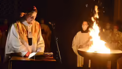 Osterfeuer in der Osternacht / © Beatrice Tomasetti (DR)