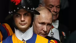 Papst empf&auml;ngt Pr&auml;sident von Russland / &copy; Fabio Frustaci/ANSA/AP (dpa)