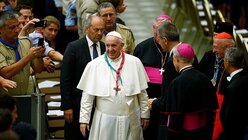 Papst Franziskus begrüßt hunderte Pfadfinder im Vatikan / © Yara Nardi (Reuters)