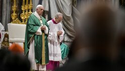 Papst Franziskus beim Eröffnungsgottesdienst der Amazonas-Bischofssynode am 6. Oktober 2019 im Petersdom im Vatikan. / © Cristian Gennari/Romano Siciliani (KNA)