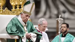Papst Franziskus beim Eröffnungsgottesdienst der Amazonas-Bischofssynode am 6. Oktober 2019 im Petersdom im Vatikan. / © Cristian Gennari/Romano Siciliani (KNA)