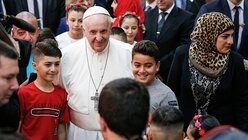 Papst Franziskus besucht Flüchtlingslager / © Vatican Media (KNA)