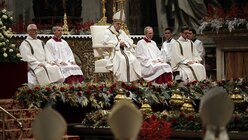 Papst Franziskus in der Christmette / © Alessandra Tarantino (dpa)