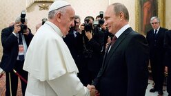 Papst Franziskus empfängt Putin zum dritten Mal im Vatikan / © L'osservatore Romano HO/EPA (dpa)