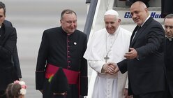 Papst Franziskus mit Ministerpräsident Boiko Borissow / © Darko Vojinovic (dpa)