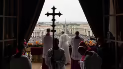 Papst Franziskus spendet den Segen "Urbi et orbi" / &copy; Vatican Media (KNA)
