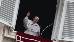 Papst Franziskus spricht Regina Caeli Gebet / © Evandro Inetti (dpa)