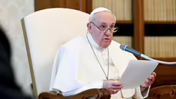 Papst Franziskus verliest seine Videobotschaft / &copy; Vatican Media/Romano Siciliani (KNA)