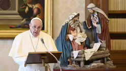 Papst Franziskus w&auml;hrend des Angelus-Gebets am 6. Januar 2021 im Vatikan. / &copy; Vatican Media/Romano Siciliani (KNA)