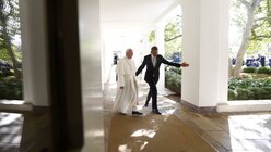 Franziskus und Obama am Weißen Haus / © Tony Gentile (dpa)